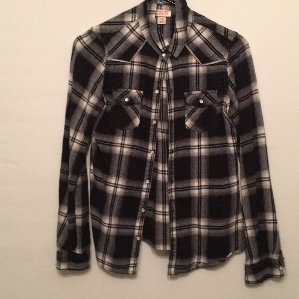 Black & white flannel with snaps and front pockets